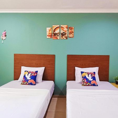 Yutaka Inn Dukuh Kupang Surabaya Exterior foto