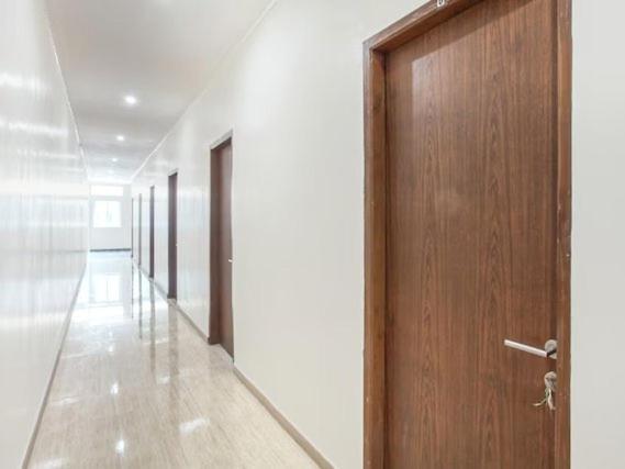 Yutaka Inn Dukuh Kupang Surabaya Exterior foto